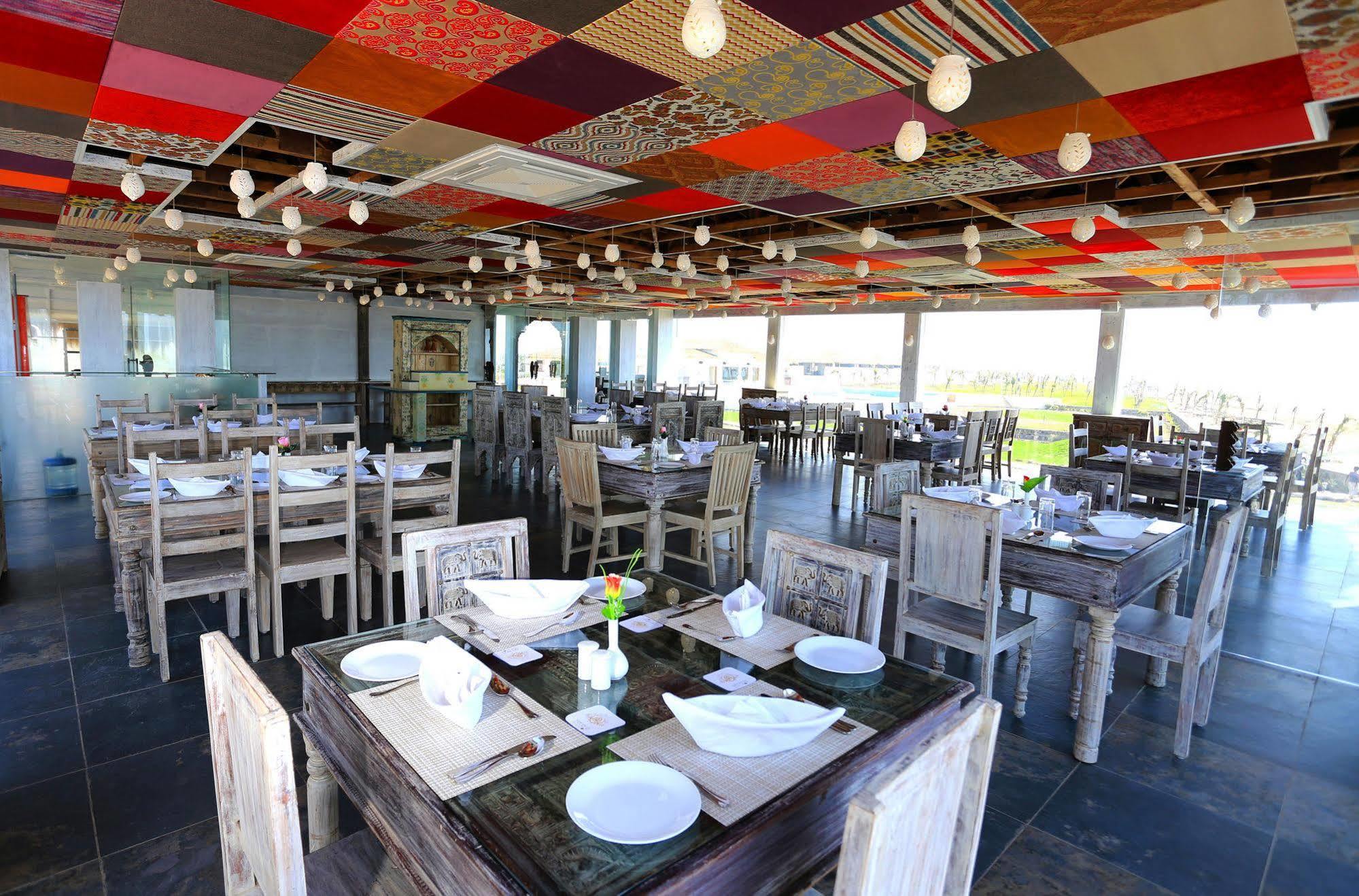 Serena Beach Resort Māndvi Exteriér fotografie